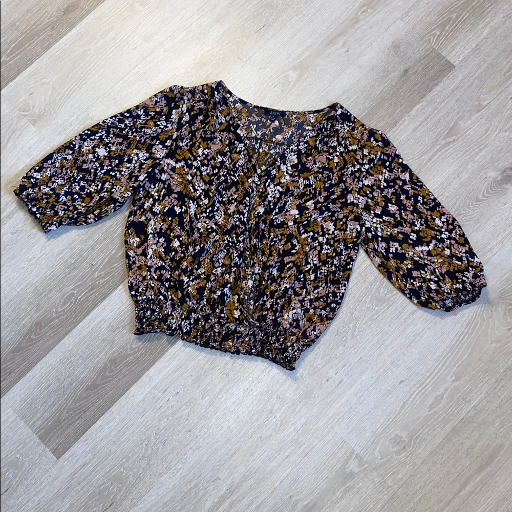 NWT AUW Floral 3/4 Sleeve Plunging Wrap Top